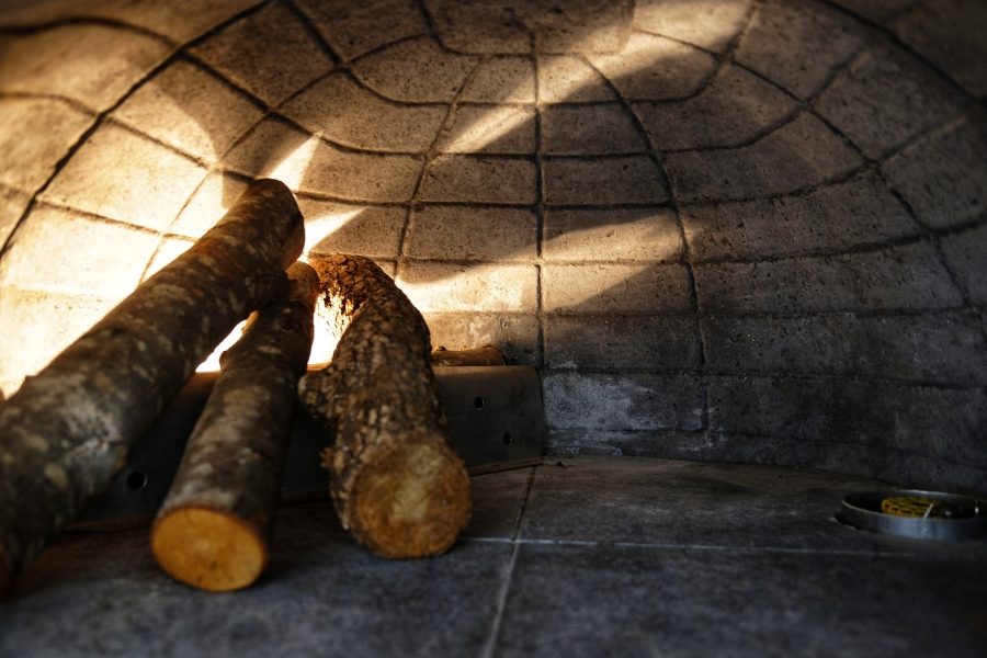 como limpar o forno a lenha
