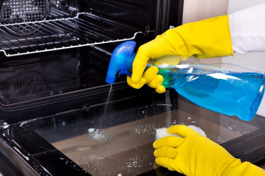 como limpar o forno elétrico