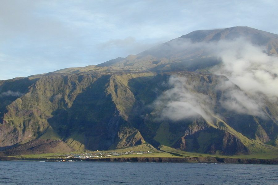 ilha mais isolada do mundo biodiversidade