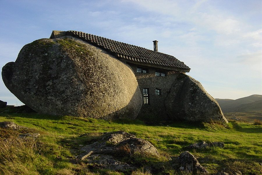 casa do penedo serra