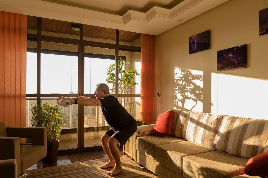Exercícios físicos para fazer em casa durante o inverno