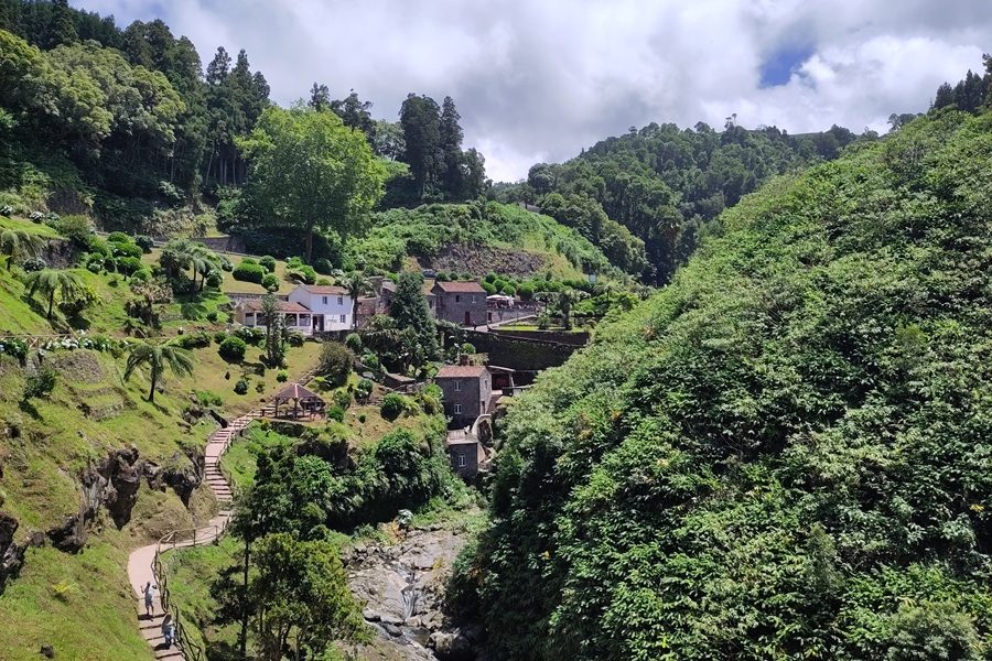 ribeira dos caldeirões são miguel
