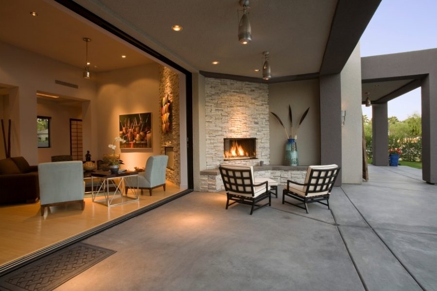 Como integrar uma lareira de exterior na decoração
