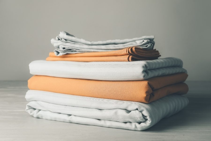 Escolha de roupas e lençóis apropriados