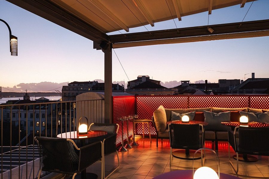 O rooftop do Bairro Alto Hotel
