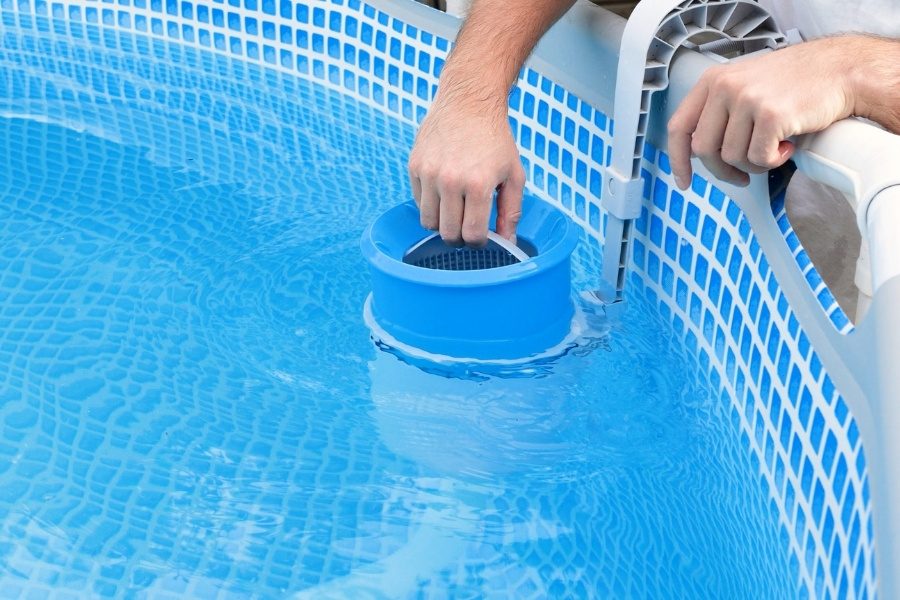 Manutenção regular da piscina