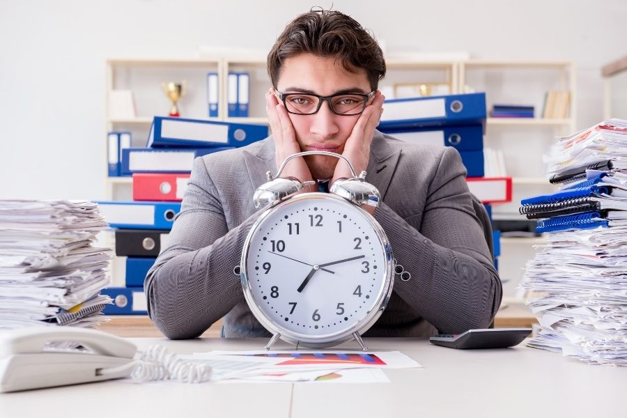 faltar ao trabalho