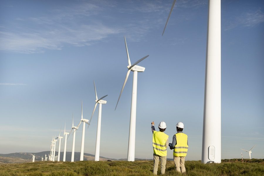 qual é a principal vantagem da energia eólica