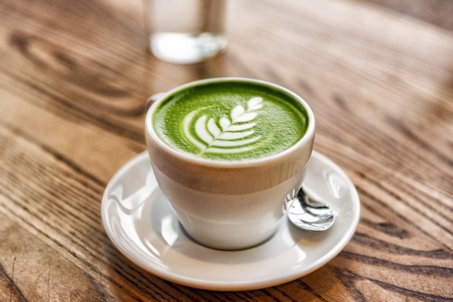 Contraindicações e cuidados no consumo de chá matcha